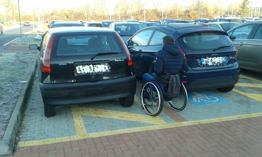 Parcheggi "anti-disabili" all'Ospedale, la segnalazione di un lettore Parcheggi "anti-disabili" all'Ospedale, la segnalazione di un lettore