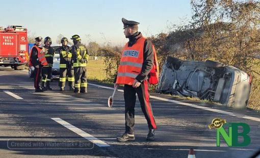 Super, incidente all'uscita di Valdengo, auto finisce nel fosso, foto Mauro Benedetti per newsbiella.it Super, incidente all'uscita di Valdengo, auto finisce nel fosso, foto Mauro Benedetti per newsbiella.it