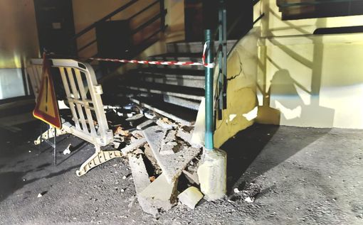 Scontro stradale a Ponderano: distrutta la scala per accedere all’ambulatorio