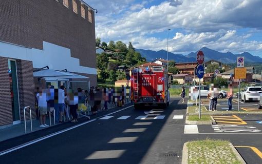 Esselunga di Quaregna evacuata, incendio nel seminterrato, FOTO