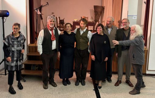 Veglio in un documentario alla ricerca dei frammenti della sua storia, serata da tutto esaurito