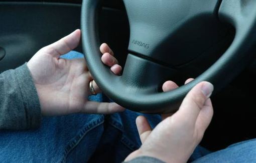 Pregiudicato sorpreso a guidare senza aver mai conseguito la patente