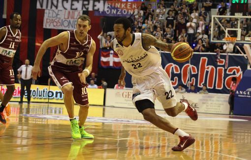 Basket - Per Hollis una partita perfetta FOTOGALLERY