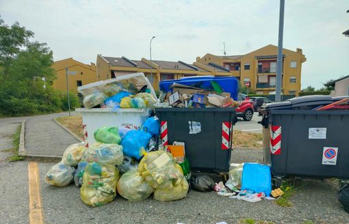 Ponderano, una residente sul nuovo sistema di raccolta rifiuti: "Sembra un luogo abbandonato"