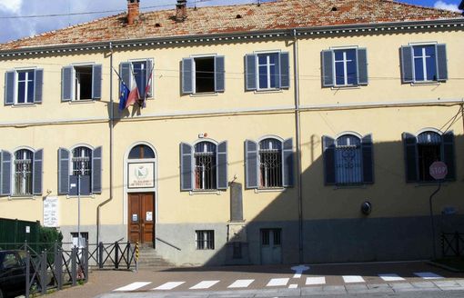 Pralungo, bidello "irrequieto" alle scuole medie. Il sindaco: "La situazione sarà chiarita"