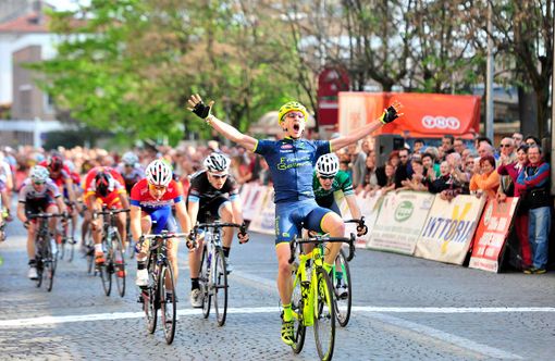 L'arrivo di Yuri Colonna del team Ballerini, vincitore dell'edizione 2014