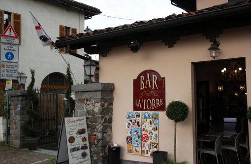 Bar la Torre: un’atmosfera da sogno alle porte del Ricetto Bar la Torre: un’atmosfera da sogno alle porte del Ricetto