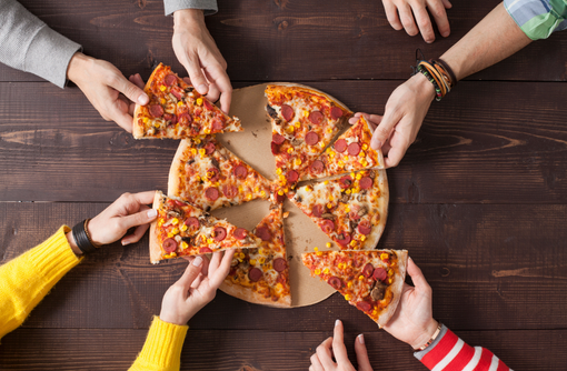 Brusnengo, tra sapori e auto d’epoca: “Tutti in piazza per una pizza pazza”