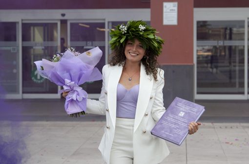 Musicoterapia, quando la melodia aiuta i bimbi ricoverati. La tesi sulla scuola in ospedale della biellese Martina Brunello Musicoterapia, quando la melodia aiuta i bimbi ricoverati. La tesi sulla scuola in ospedale della biellese Martina Brunello