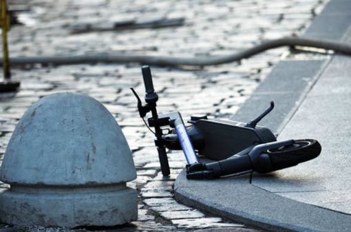 Biella: Incidente tra auto e monopattino, giovane trasportato in ospedale - foto repertorio