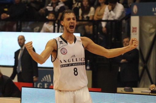 Basket - Le pagelle: Raspino cancella Weaver Basket - Le pagelle: Raspino cancella Weaver