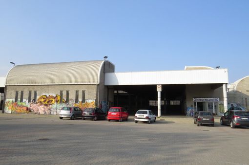 Batte la testa cadendo sui pattini