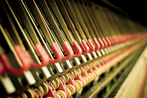 Un macchinario tessile in lavorazione