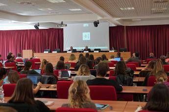 Dipendenza da smartphone e stress: all'Università Europea di Roma prima 'Offline Room' per disconnessione digitale Dipendenza da smartphone e stress: all'Università Europea di Roma prima 'Offline Room' per disconnessione digitale