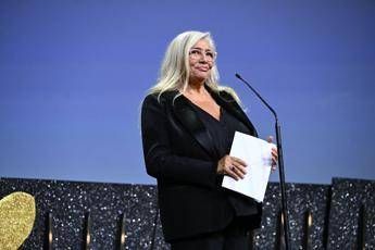 Mara Venier compie 75 anni, il mondo dello spettacolo fa gli auguri alla 'zia d'Italia' Mara Venier compie 75 anni, il mondo dello spettacolo fa gli auguri alla 'zia d'Italia'