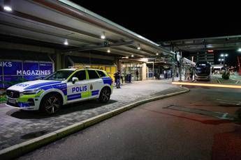 Droni avvistati all'aeroporto svedese di Goteborg: "Traffico sospeso e voli deviati verso altri scali"