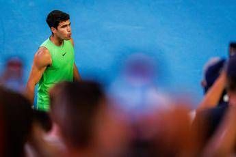 Australian Open, Alcaraz ha finto di ritirarsi? Il gesto che ha 'confuso' Zverev Australian Open, Alcaraz ha finto di ritirarsi? Il gesto che ha 'confuso' Zverev