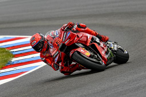 Marc Marquez vince la sprint di Brno, Bastianini sul podio