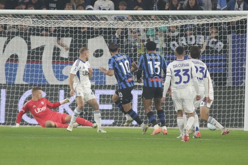 Perrone risponde a Samardzic, Atalanta-Como 1-1 Perrone risponde a Samardzic, Atalanta-Como 1-1
