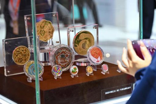 Cina, in arrivo monete commemorative per L’Anno del Cavallo Cina, in arrivo monete commemorative per L’Anno del Cavallo