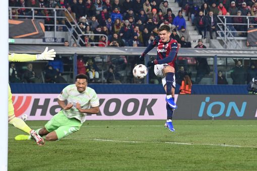 Il Bologna rimonta due gol, pari col Celtic in Europa League