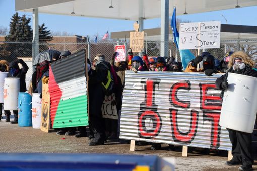 Minneapolis, uomo ucciso da agenti federali, governatore Walz “Trump ritiri ICE”