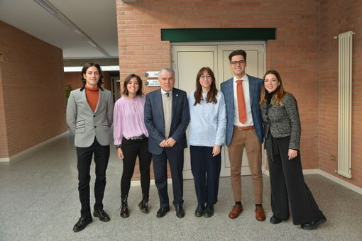 I 5 allievi con il tutor Giovanni Schiapparelli I 5 allievi con il tutor Giovanni Schiapparelli