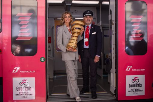 Regione Piemonte: arriva a Torino il Trofeo senza fine del 107° Giro d’Italia. Regione Piemonte: arriva a Torino il Trofeo senza fine del 107° Giro d’Italia.