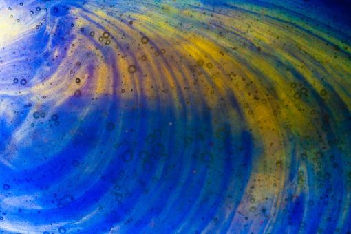 Pittura fluida: 4 tecniche da provare subito