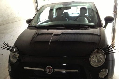Metti le ciglia finte alla tua macchina