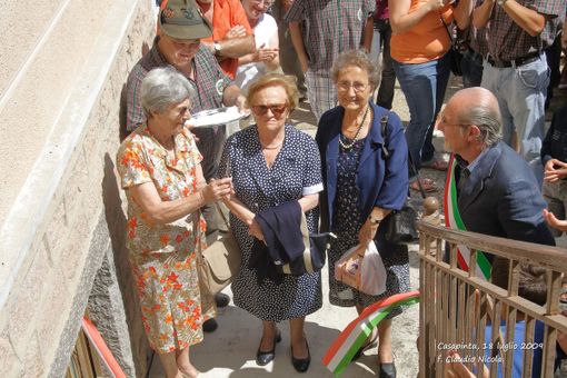 Elsa Scalabrino all'inaugurazione della mostra "Cinquant'anni della nostra Scuola Elementare" ove ha prestato la sua opera di insegnante- Foto Claudio Nicola