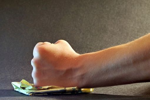 Valdilana: lite tra due stranieri, intervengono i Carabinieri Valdilana: lite tra due stranieri, intervengono i Carabinieri