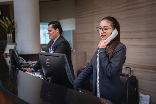 Al Relais Santo Stefano di Sandigliano si ricercano receptionist