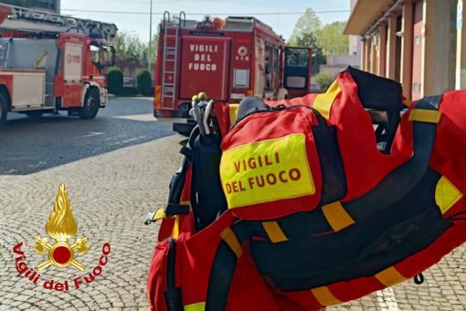 A Vercelli i Vigili del Fuoco soccorrono una persona presso il torrente Cervetto A Vercelli i Vigili del Fuoco soccorrono una persona presso il torrente Cervetto