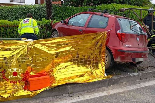 Incidente stradale in c.so XXV aprile a Santhià, intervengono i Vigili del Fuoco