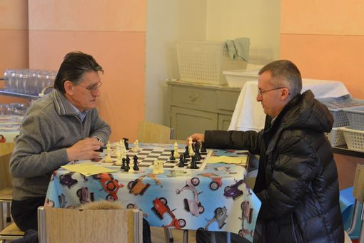 Scacchi, il primo semilampo trofeo "Cottage café"