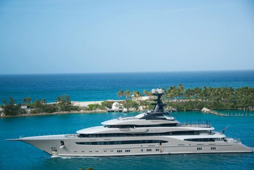 Vacanze di lusso: perché scegliere uno yacht charter nelle Bahamas