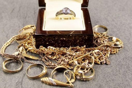 Dorzano, ritrovati gioielli rubati dopo 2 giorni