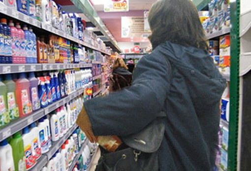 Biella, furto aggravato all’Esselunga: bloccata dal vigilante - Foto di repertorio Biella, furto aggravato all’Esselunga: bloccata dal vigilante - Foto di repertorio