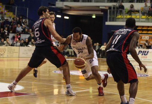 Basket - La sfida tra Angelico e Casale in cifre Basket - La sfida tra Angelico e Casale in cifre