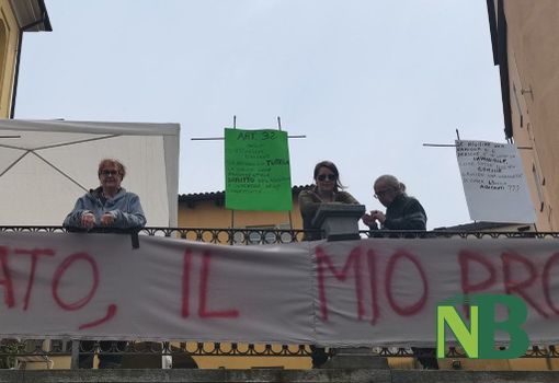 Biella, protesta in via Marocchetti, l'assessorato alle Politiche Abitative risponde Biella, protesta in via Marocchetti, l'assessorato alle Politiche Abitative risponde