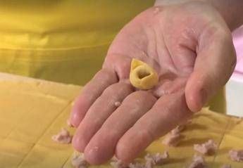 Le 'regole' per il pranzo di Natale, esiste il numero perfetto di tortellini Le 'regole' per il pranzo di Natale, esiste il numero perfetto di tortellini
