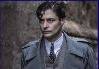 Il commissario Ricciardi 3, l'anticipazione di Lino Guanciale: "Ora si abbandona all'amore" Il commissario Ricciardi 3, l'anticipazione di Lino Guanciale: "Ora si abbandona all'amore"