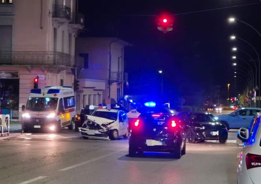 Scontro tra due auto a Biella, all'incrocio tra via Tripoli e via Galimberti Scontro tra due auto a Biella, all'incrocio tra via Tripoli e via Galimberti