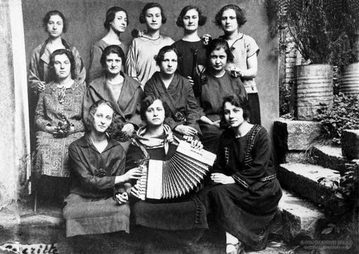 Donne biellesi nelle foto d'archivio: i ritratti di Clementina Corte - Copyright Fondazione Sella 2025 Donne biellesi nelle foto d'archivio: i ritratti di Clementina Corte - Copyright Fondazione Sella 2025