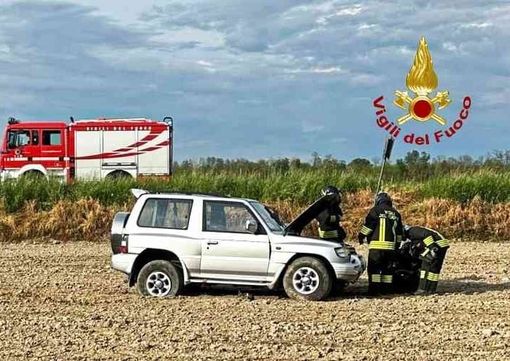 Auto fuori strada, due persone soccorse dal 118