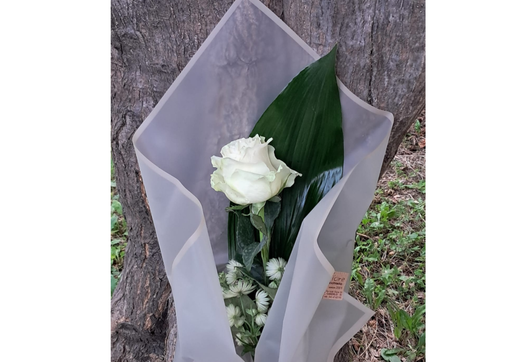 Una rosa bianca alla Stazione dei Carabinieri di Candelo per il brigadiere Legrottaglie Una rosa bianca alla Stazione dei Carabinieri di Candelo per il brigadiere Legrottaglie