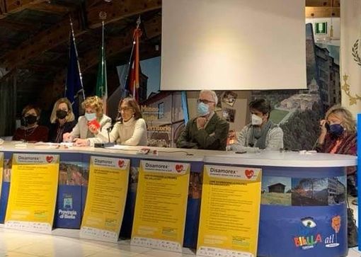 “Disamorex - Chiamarlo amore non si può”, il tema della violenza di genere si affronta anche tra i banchi