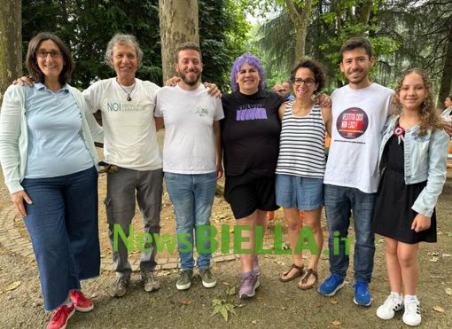 Pranzo condiviso e spirito di comunità, al Villaggio di Biella si rinnova la tradizione della “Tavola Longa” (foto di Davide Finatti per newsbiella.it)