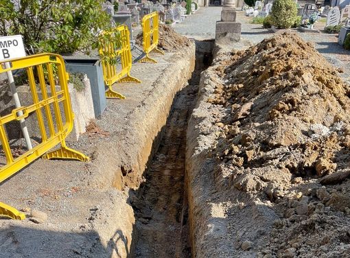 Pavignano, iniziati i lavori per riportare l'acqua al cimitero Pavignano, iniziati i lavori per riportare l'acqua al cimitero